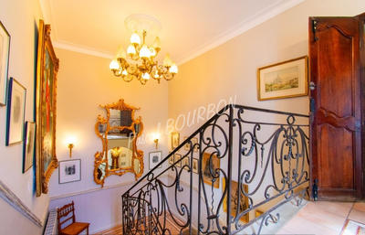 Maison - 250 m² - 8 pièces