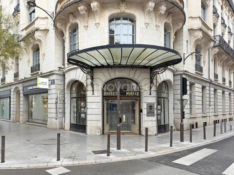 Local commercial - 627 m²