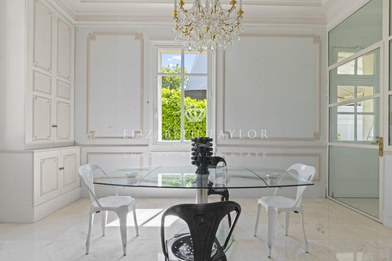 Propriété - 424 m² - 12 pièces