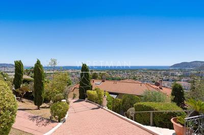 Villa - 300 m² - 6 pièces