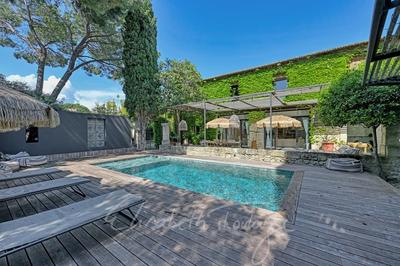 Maison - 220 m² - 6 pièces