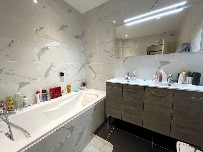 Maison jumelée - 119 m² - 7 pièces