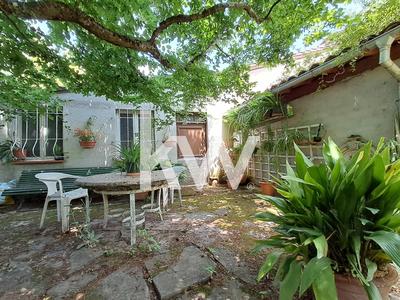 Maison - 381 m² - 10 pièces