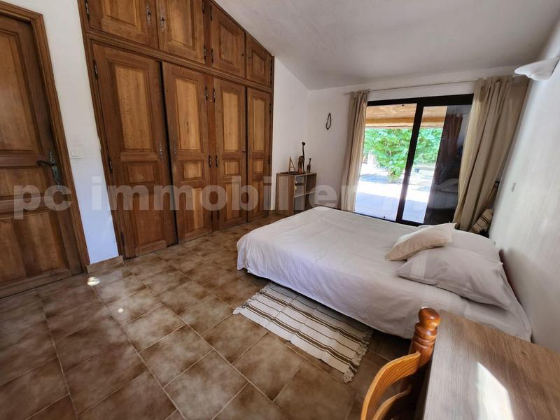 Villa - 271 m² - 8 pièces