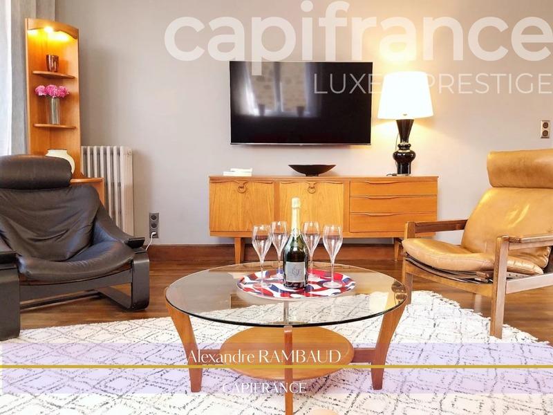 Demeure - 435 m² - 17 pièces