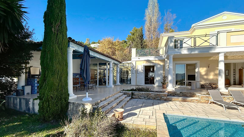 Villa - 200 m² - 6 pièces