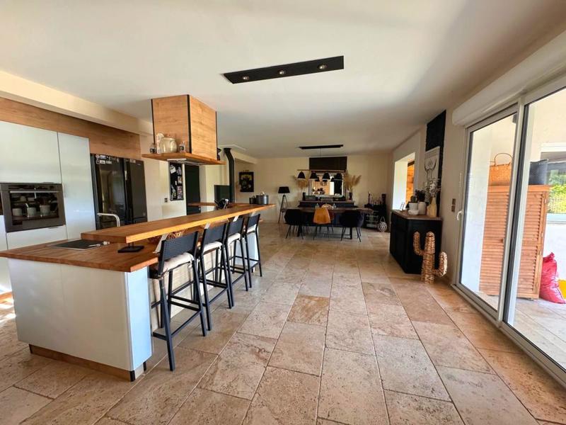 Maison traditionnelle - 139 m² - 5 pièces