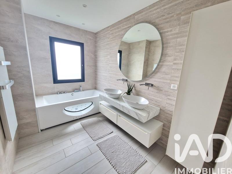 Maison - 188 m² - 9 pièces