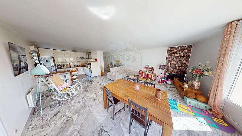 Appartement - 93 m² - 4 pièces