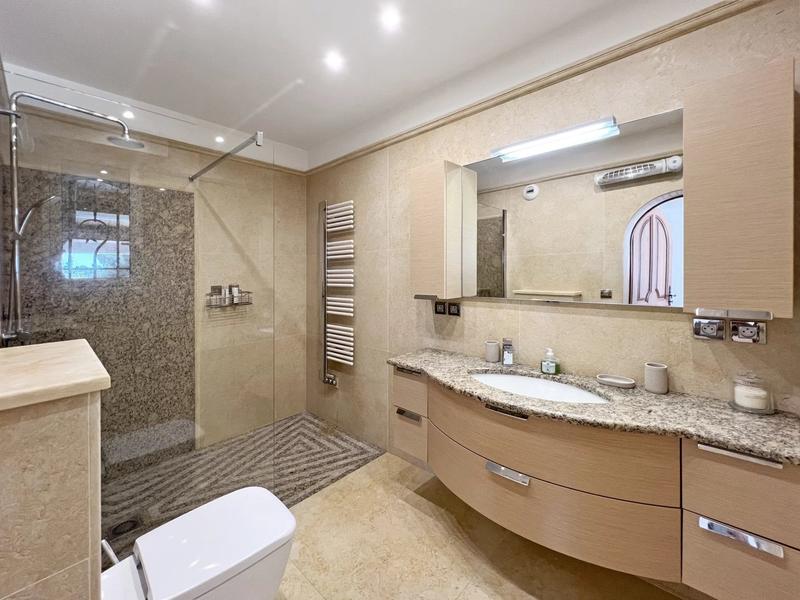 Villa - 320 m² - 5 pièces