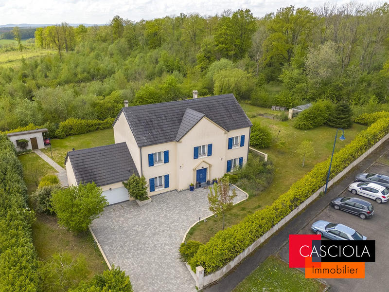 Maison - 212 m² - 9 pièces