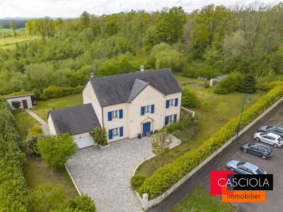 Maison - 212 m² - 9 pièces