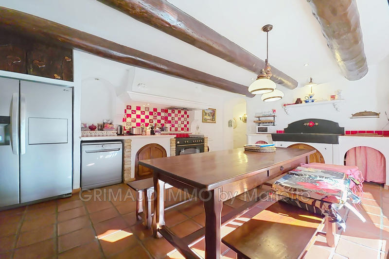 Maison - 236 m² - 8 pièces