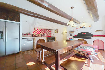 Maison - 236 m² - 8 pièces