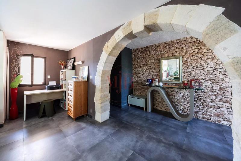 Maison - 256 m² - 8 pièces