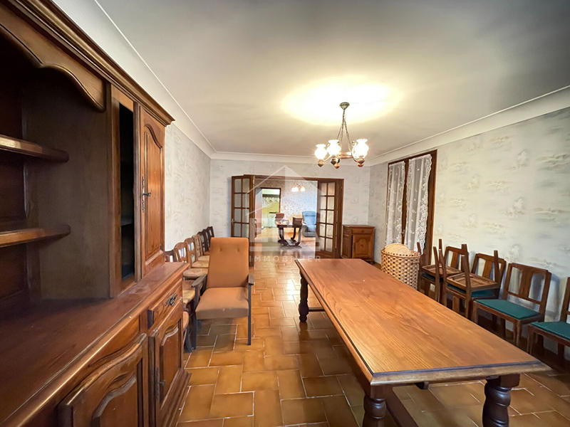 Maison - 210 m² - 8 pièces