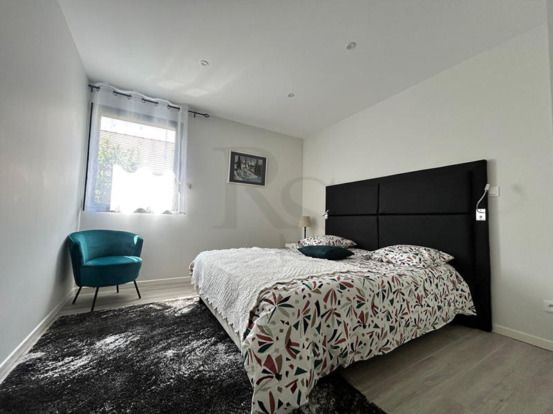 Maison - 217 m² - 5 pièces