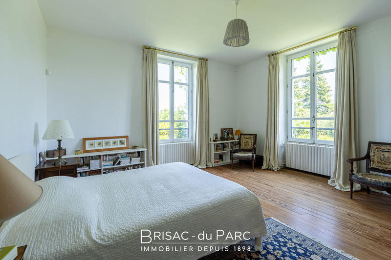 Maison - 379 m² - 9 pièces