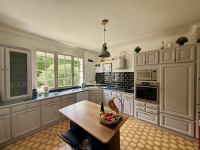 Propriété - 280 m² - 15 pièces