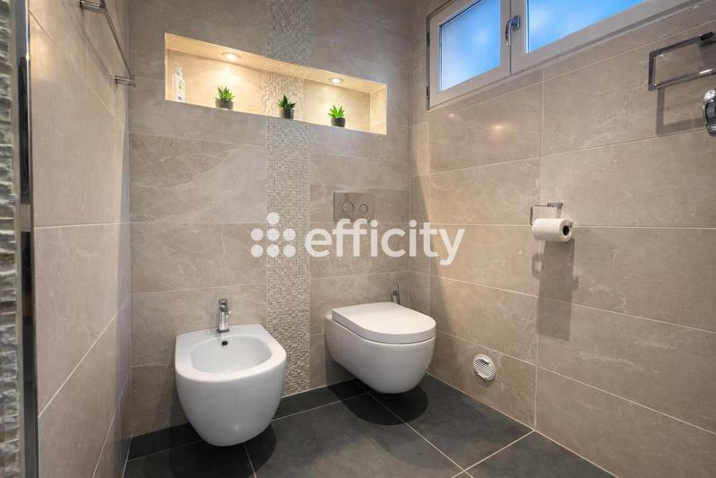 Villa - 258 m² - 8 pièces