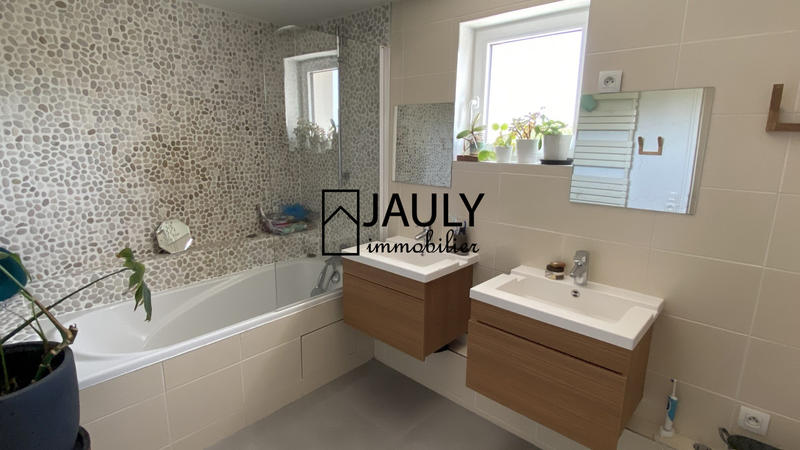 Maison - 300 m² - 9 pièces