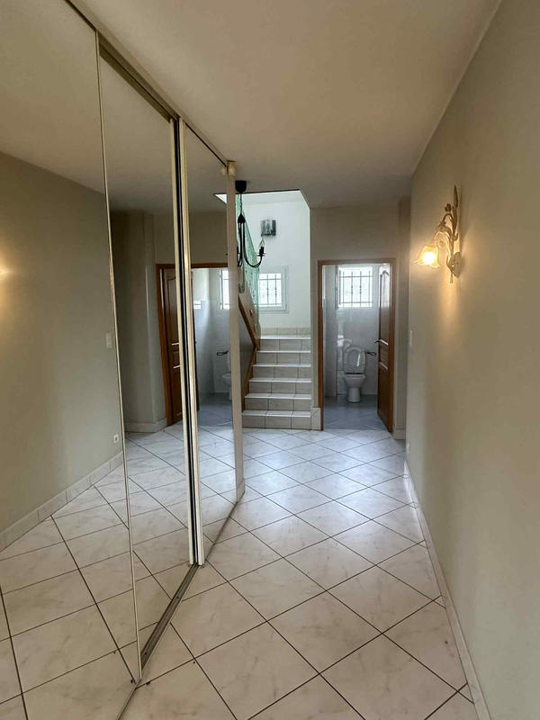 Maison - 300 m² - 6 pièces