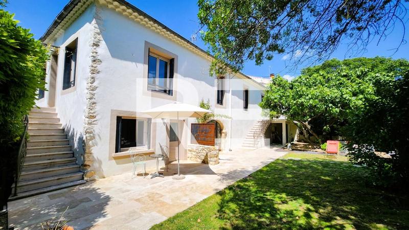 Propriété - 393 m² - 15 pièces