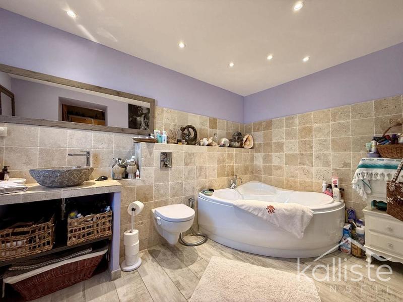 Maison - 194 m² - 7 pièces