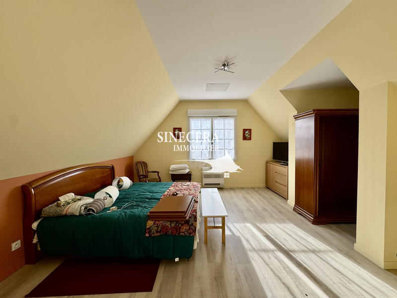 Maison traditionnelle - 181 m² - 7 pièces