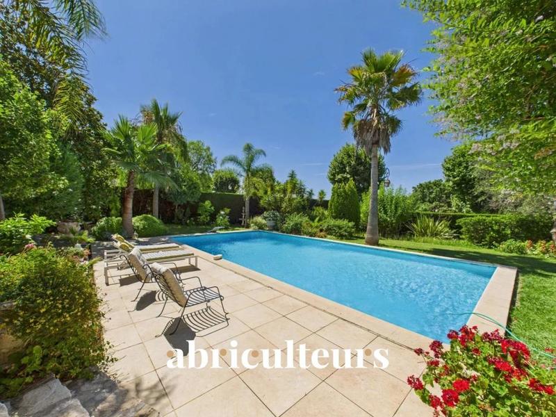 Maison - 276 m² - 7 pièces