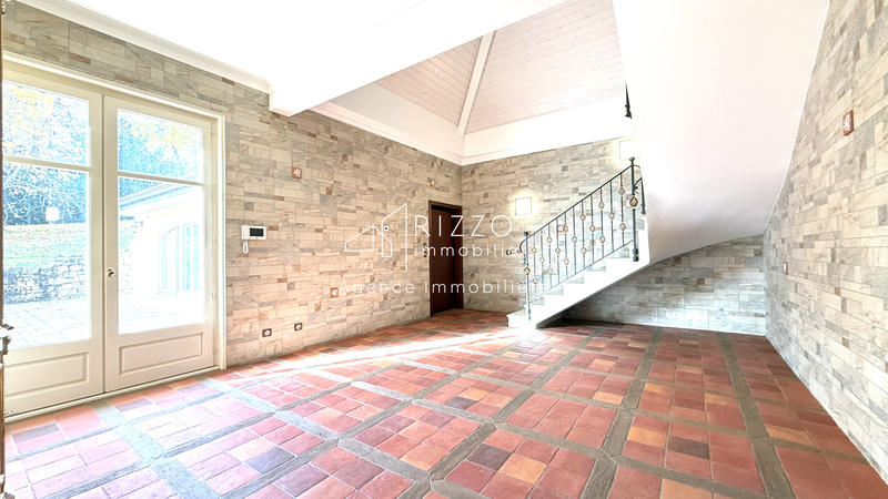 Maison - 450 m² - 20 pièces