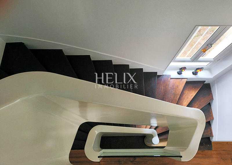 Maison - 250 m² - 8 pièces