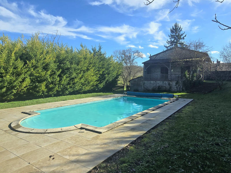 Maison - 254 m² - 8 pièces