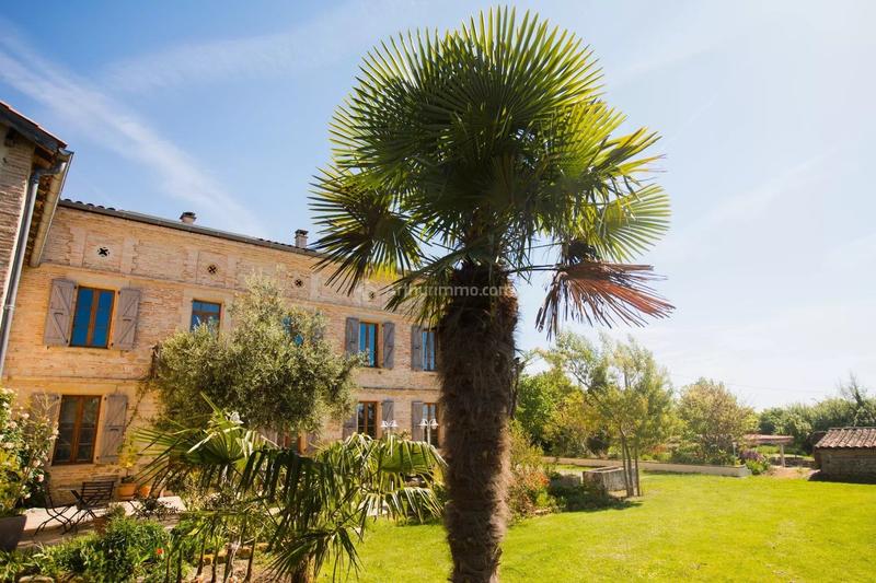 Maison - 557 m² - 20 pièces