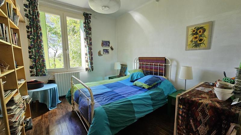 Propriété - 223 m² - 9 pièces