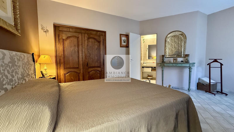 Maison - 214 m² - 10 pièces