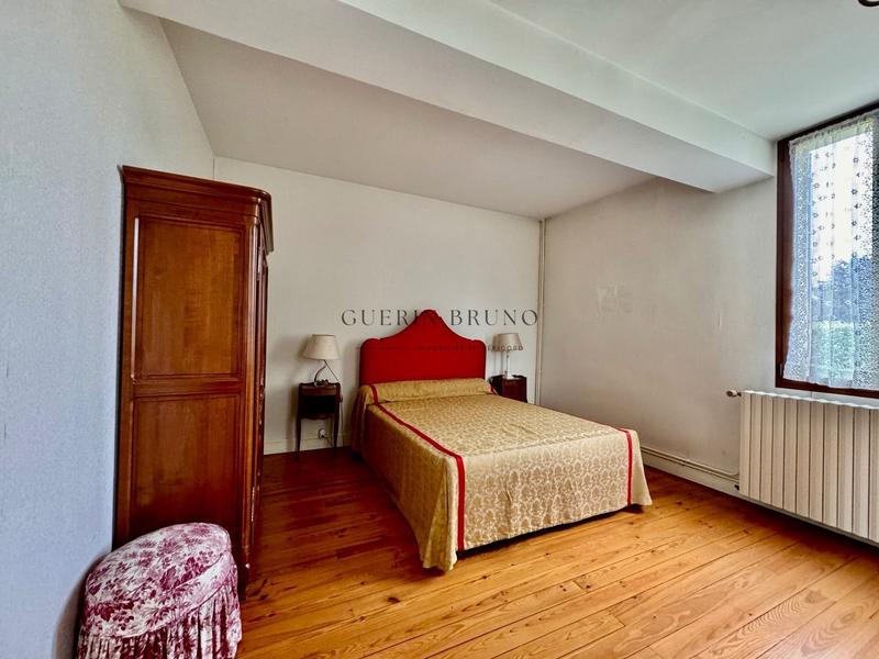 Maison - 230 m² - 6 pièces