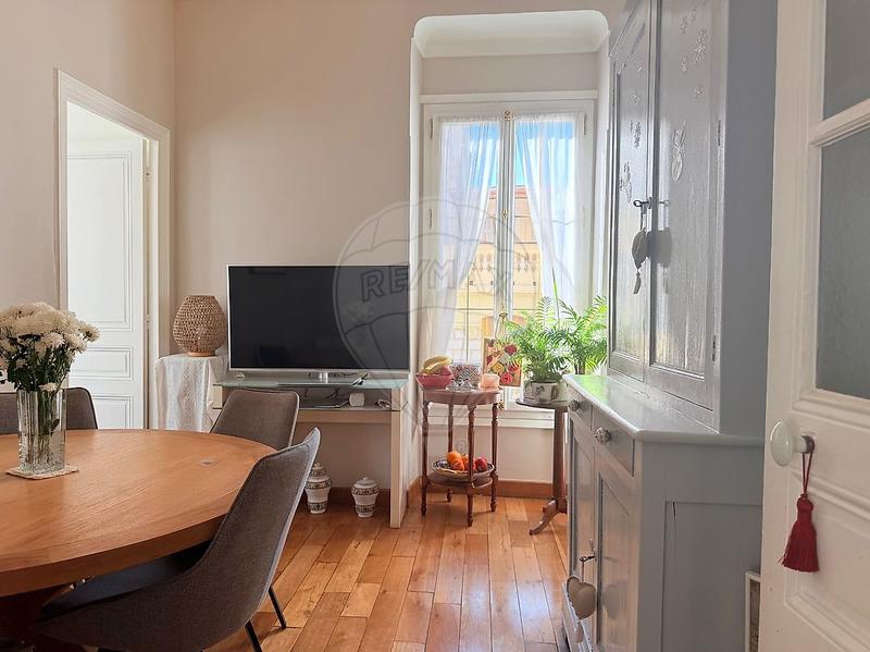 Appartement - 93 m² - 4 pièces