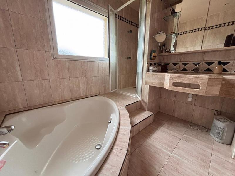 Maison - 206 m² - 7 pièces