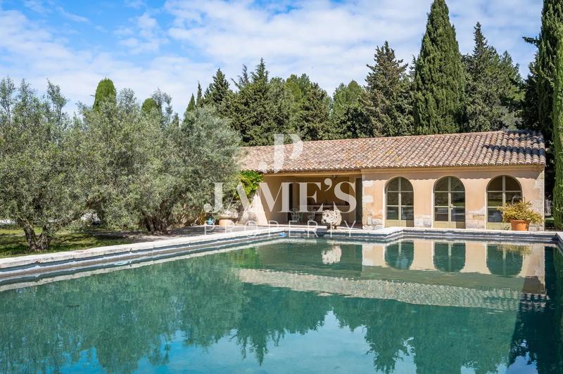 Maison - 520 m² - 14 pièces