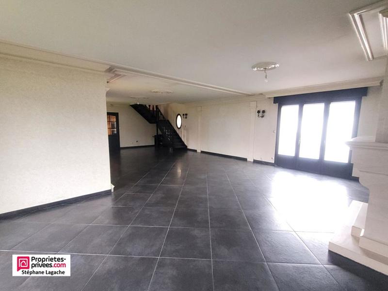 Maison - 255 m² - 8 pièces