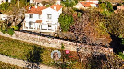 Maison - 180 m² - 7 pièces