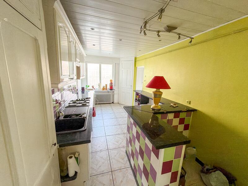 Maison - 233 m² - 6 pièces