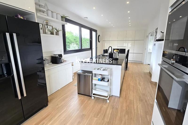 Maison d'architecte - 446 m² - 9 pièces