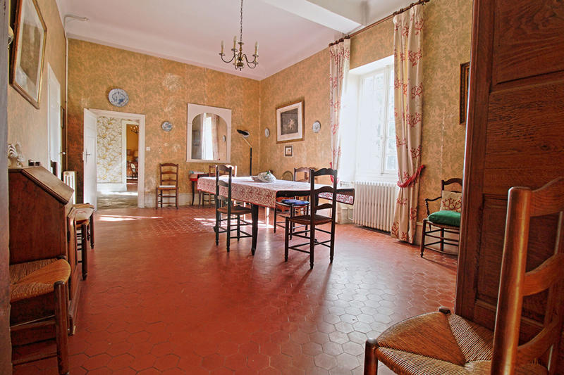 Maison - 460 m² - 15 pièces