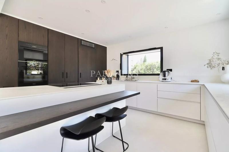 Maison - 240 m² - 6 pièces