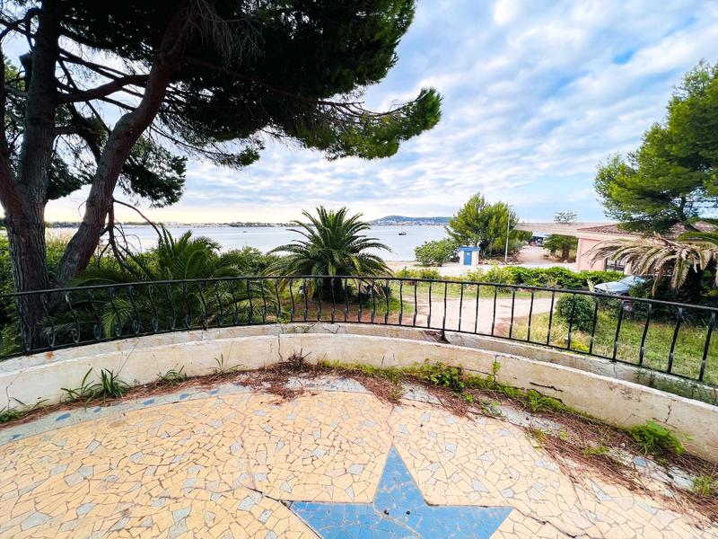 Maison - 210 m² - 6 pièces