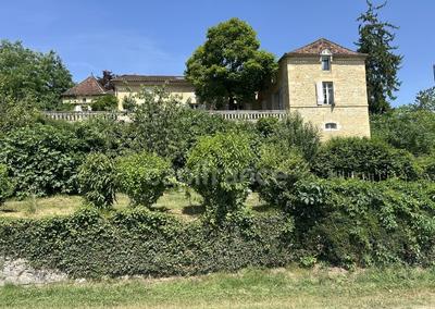 Maison - 466 m² - 17 pièces