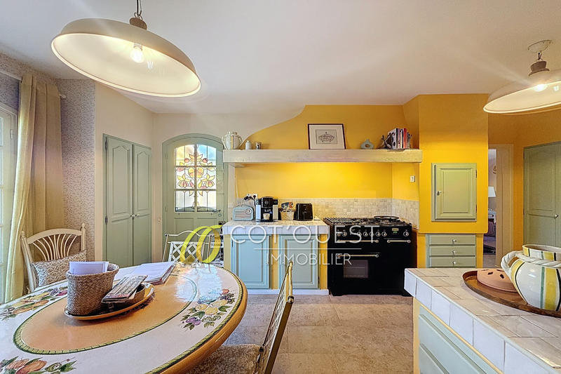 Maison - 305 m² - 7 pièces