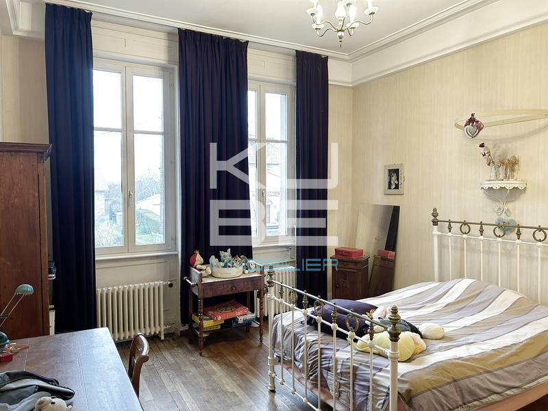 Maison - 280 m² - 12 pièces